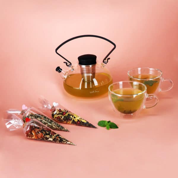 zestaw-czajnik-z-zaparzaczem-filiżanki-herbaty